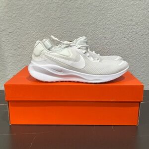 White Womens Nike Revolution 7, sz 6.5
